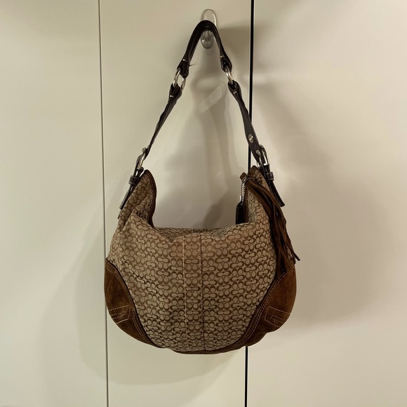 Coach Handbags - COACH Brown Signature Jacquard Suede Leather
Hobo Bag vintage 80’s